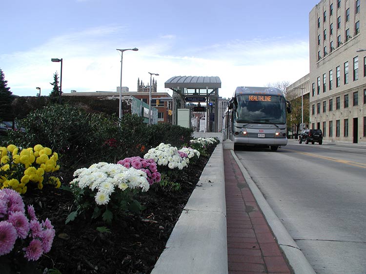 Cleveland HealthLine BRT. Courtesy Greater Cleveland RTA.
