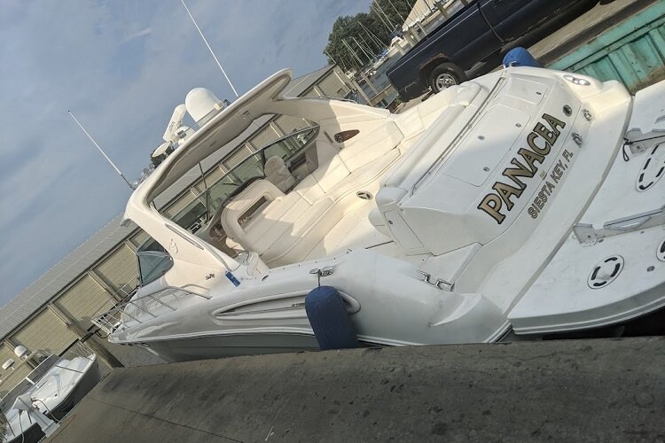 H20 Limos charters boats for people interested oi a variety of activities.