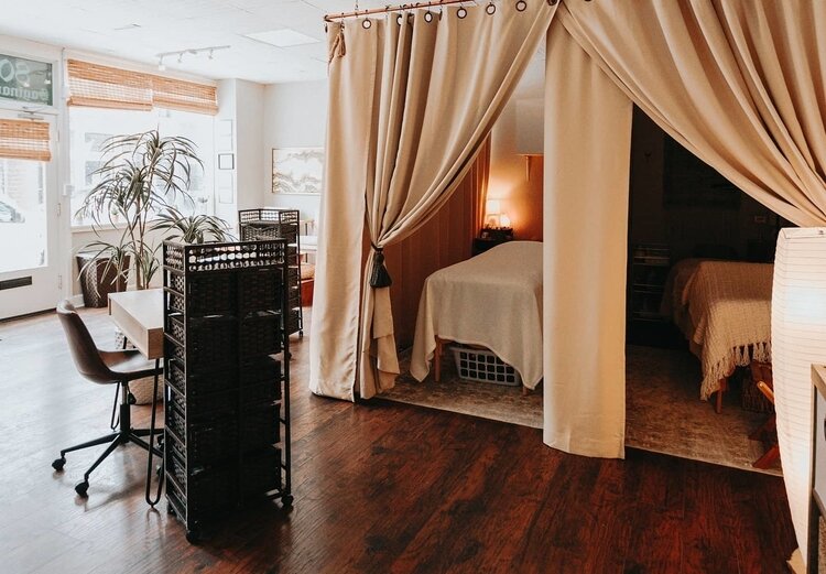 Ocean Jasper Wellness is a spa and wellness center that focuses on facials, therapeutic massage, reiki healing, henna tattoos, eyebrow shaping, manicures, pedicures and more. 