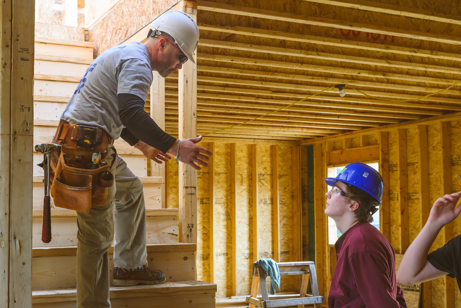 AAPS homebuilding instructor Mark Valchine helping a student.