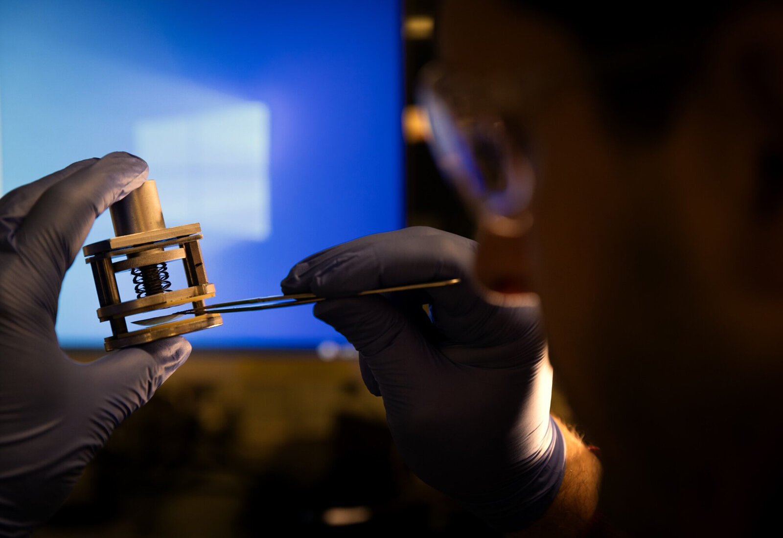 U-M assistant professor Jovan Kamcev places a filter membrane between two electrodes, which measure how well the membrane conducts electricity. This helps his team predict how well it can purify water.