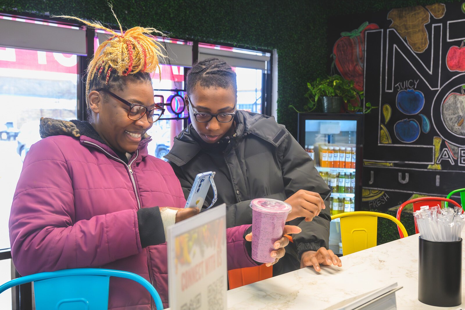 Candy Sage and Sage Anderson getting smoothies at No Label Juice.