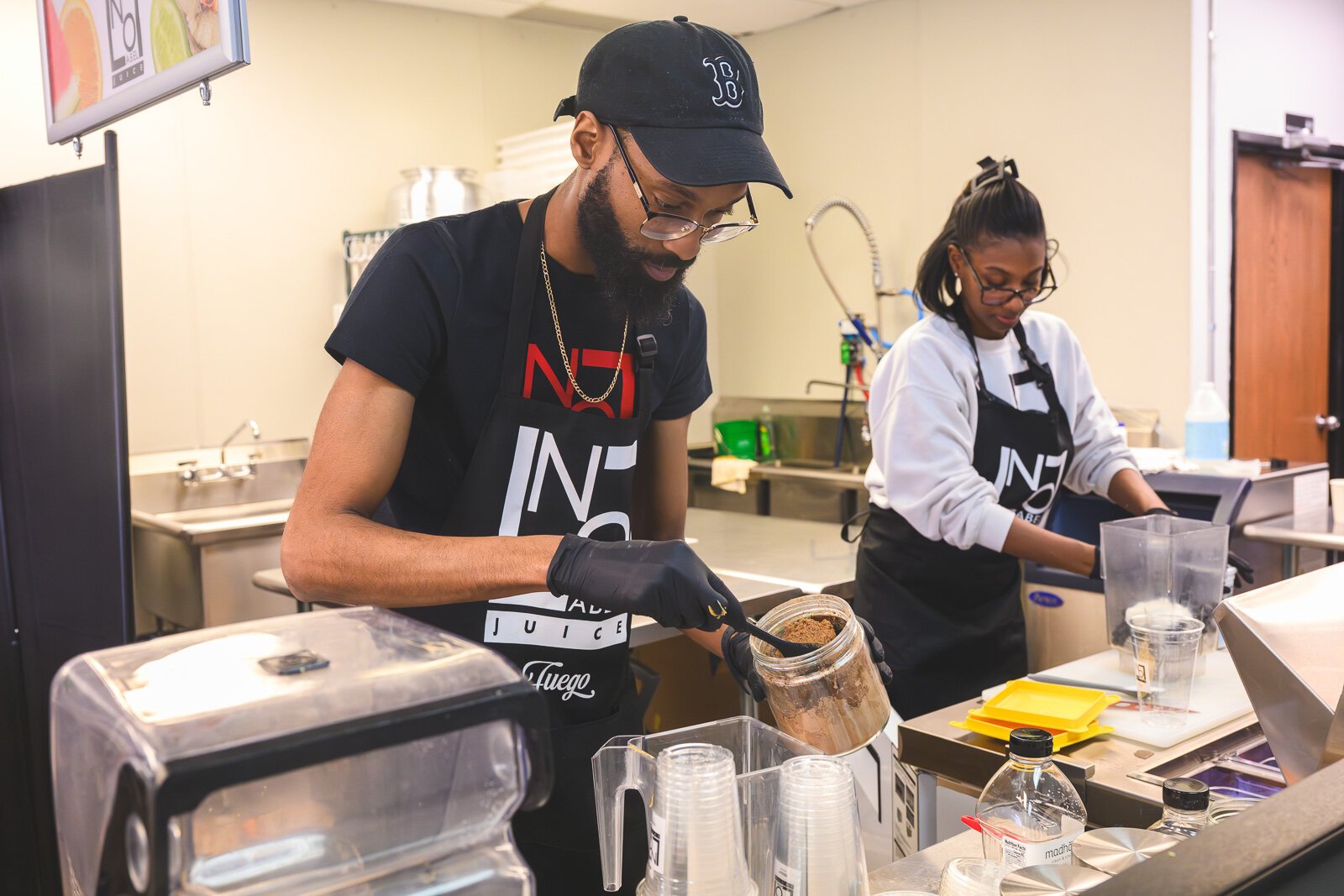 Brandon and Nashia Frye preparing smoothies at No Label Juice.