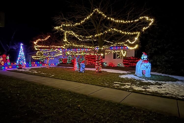 605 Thomas Street joins in on the Mt. Pleasant community’s festive spirit with their holiday lights.