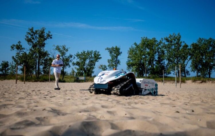 Drones set to join Lake Michigan beach cleanup crews