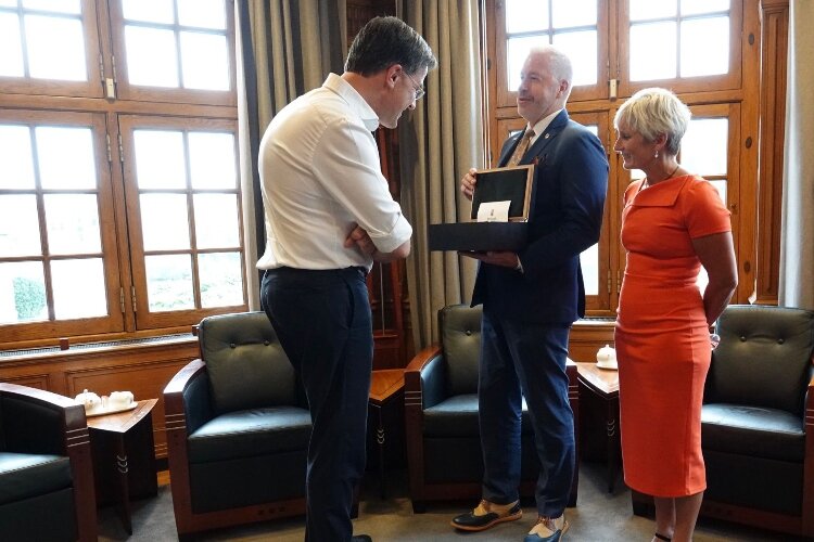 Prime Minister Mark Rutte is presented with a gift from the city of Holland by Mayor Nathan Bocks and his wife, Elizabeth Bocks, during a visit on Oct. 9.