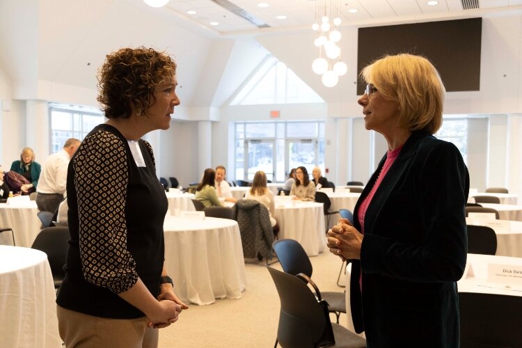 Evergreen Commons CEO Jill Ver Steeg speaks with Betsy DeVos during a Capacity Building session. (DeVos Foundation)