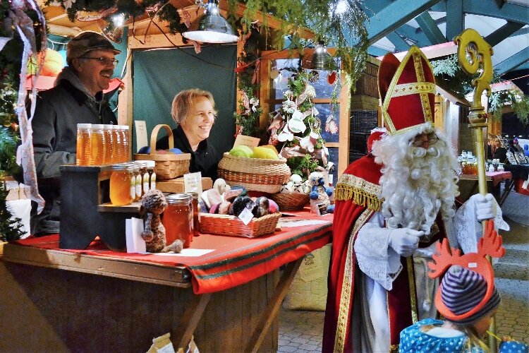 handleiding Afsnijden Humanistisch December Along the Lakeshore: Sparkle, Sinterklaas, and shopping