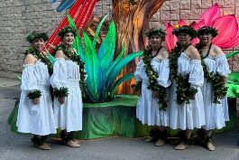 Small-hawaiian-dancers