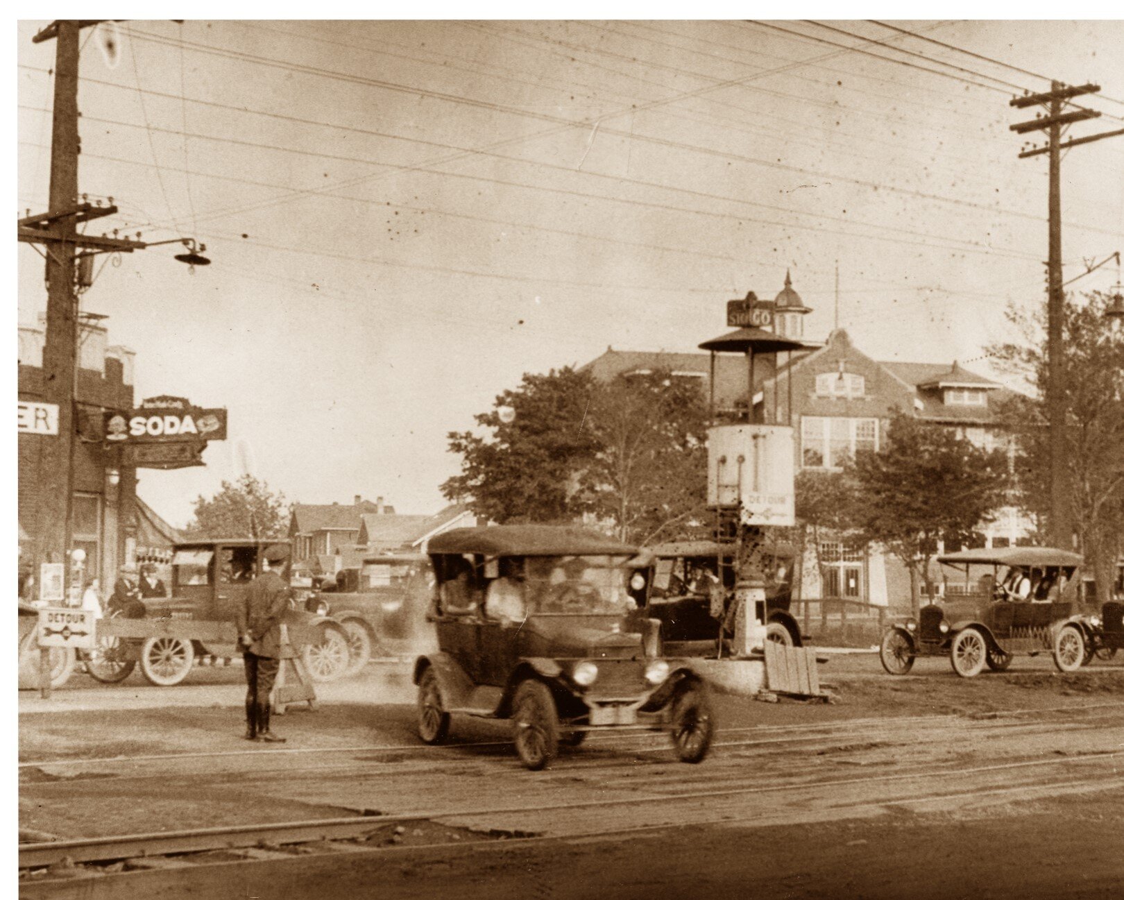 The Ferndale Crow's Nest on Woodward and 9 Mile, 1921.