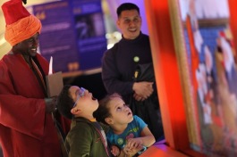 Kids in awe at a display in "1001 Inventions"