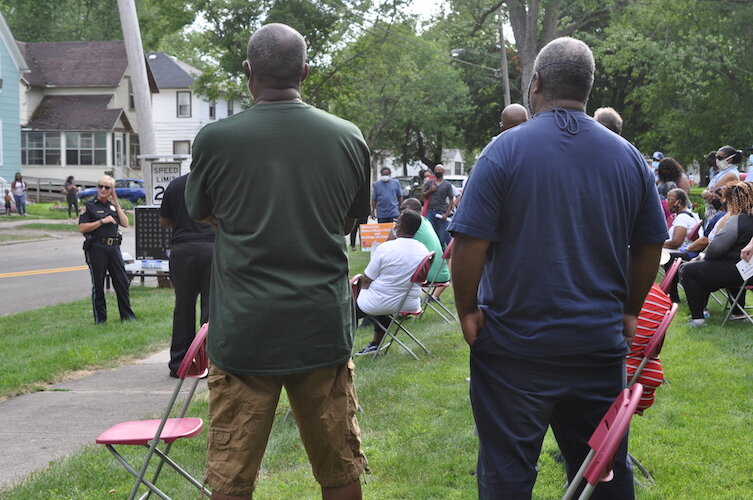 Residents take im the explaination of traffic calming measures Kalamazoo plans in light of residents' complaints regarding speeding motorists.