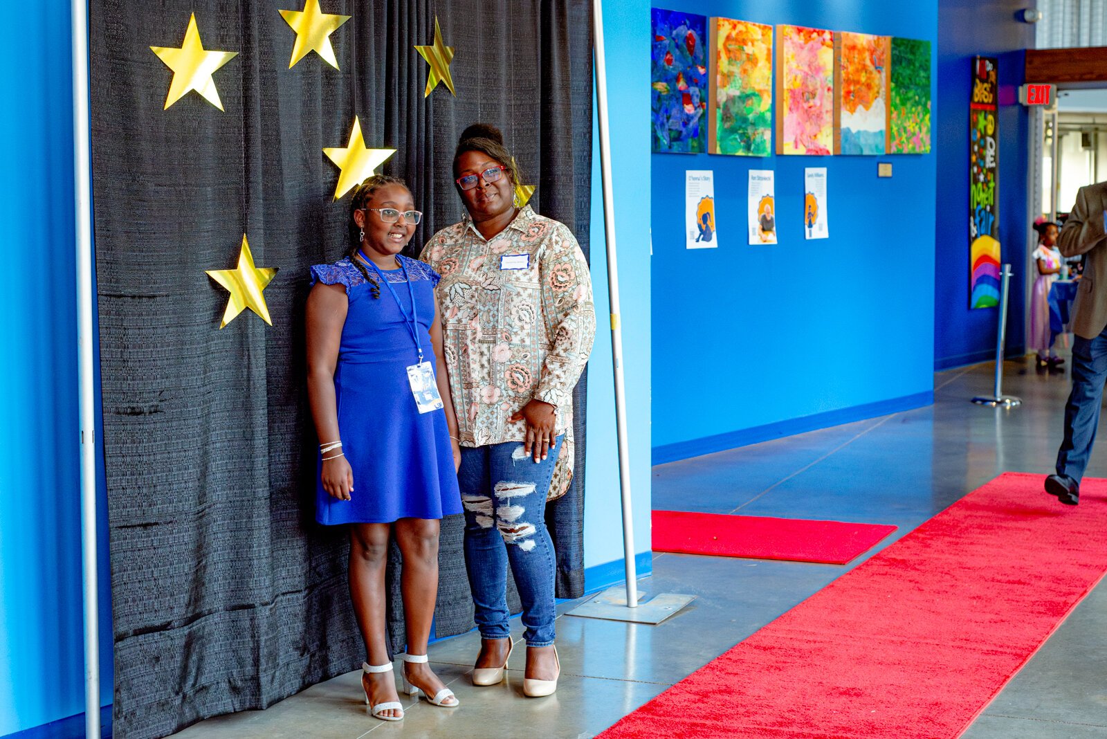 Kei’mareya from Harper Creek Middle takes a portrait with Mom on the Red Carpet.