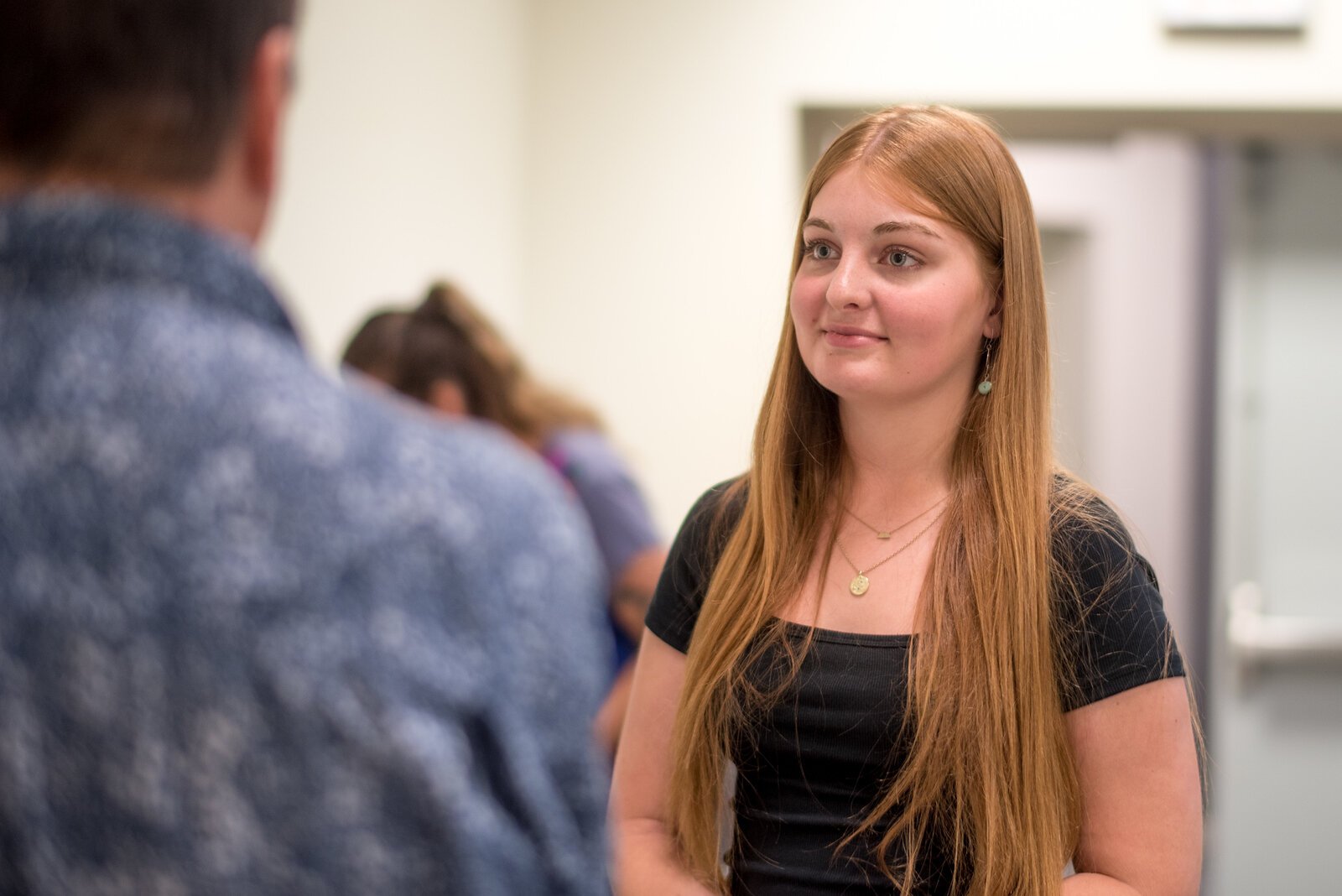 Panelist Mia Breznau speaks with attendees.