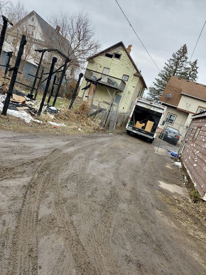  Edison Neighborhood resident Lanae Newton rented a U-Haul truck to load trash she collected from the yard of the condemned house to the left. This image was taken looking north toward Stockbridge Avenue.