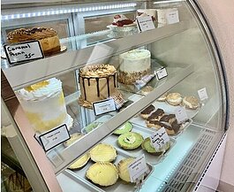 jeansbakerydisplaycase